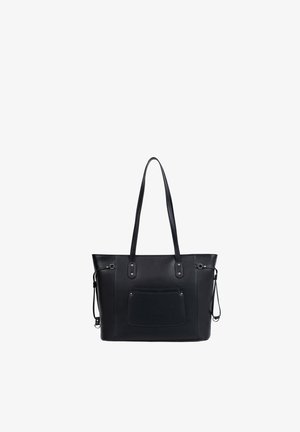 Sac fourre-tout en cuir noir avec longues bandoulières, poche avant et détails des sangles latérales, présenté sur fond blanc.