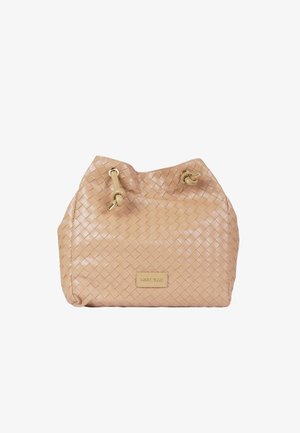 Sac à main beige en cuir tissé avec cordon, œillets dorés et plaque logo Marc Ellis à l’avant.