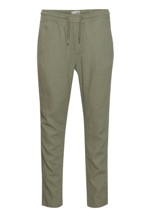 Maslinasto zelene, lagane hlače s elastičnim pojasom, sužene nogavice i bočnim džepovima. Napravljene od mekog, prozračnog materijala.