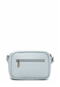 Gaiši zila ādas soma pār plecu ar taisnstūra formu, priekšpusē rāvējslēdzēja kabata un šūtas detaļas gar malām. Iekļauts regulējams siksniņa.