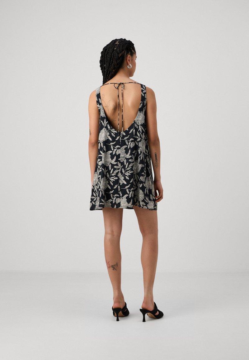 abercrombie trapeze mini dress Abercrombie & Fitch - Floaty Trapeze Mini Dress