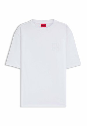 T-shirt blanc à manches courtes avec col rond et logo "HUGO" en relief sur la poitrine. Fabriqué en tissu coton doux.