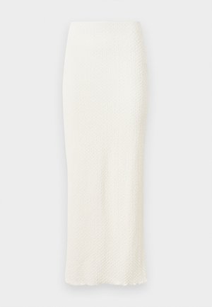 Elegant, bijela midi suknja izrađena od teksturiranog materijala, s prilagođenim oblikom i suptilno valovitim rubom za dodatni detalj.