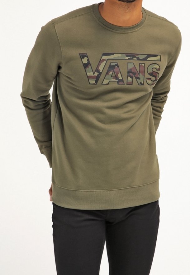 Sudadera verde oliva con logo "VANS" en camuflaje, cuello redondo y puños de canalé, confeccionada en tejido suave y de textura lisa.