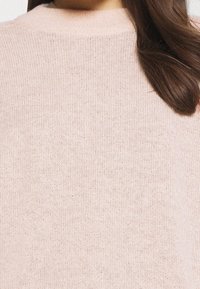 CLOSED Stickad tröja - nude