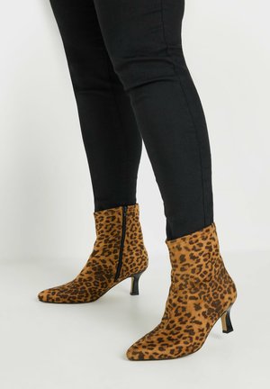 EXTRA WIDE FIT LEOPARD PRINT  - Lage laarzen - brown