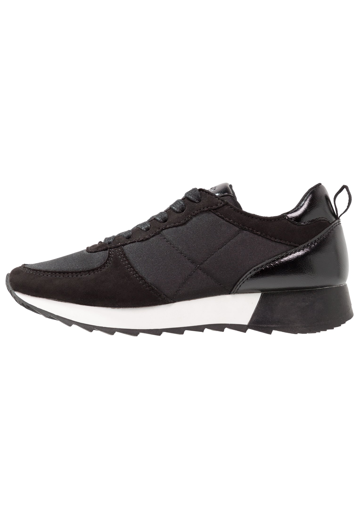 Low top sneakers