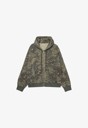 Sudadera con cremallera de camuflaje, confeccionada con una suave mezcla de tejidos, con bolsillos frontales, puños acanalados y capucha con cordón, que presenta sutiles variaciones de color.