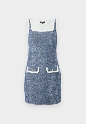 Robe en tweed bleu sans manches avec bordure blanche, encolure carrée et deux poches à rabat avant avec boutons.