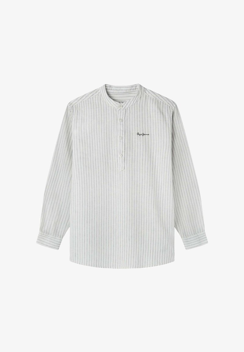 Svetlo siva majica s dugimi rokavi in navpičnimi črtami, z obrobljenim ovratnikom, petimi gumbi in diskretno vezeno logotipom na prsih.