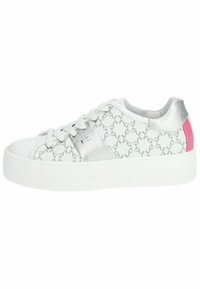 Sneaker bianco con dettagli argentati, logo e motivo geometrico. Presenta punta arrotondata, design con lacci e suola testurizzata.