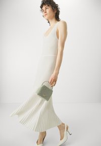 Pinko TIGLIO ABITO - Abito in maglia - white