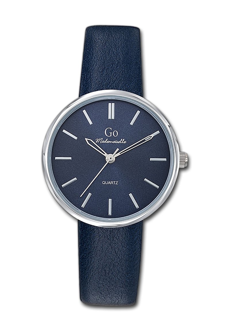 Montre quartz ronde avec un bracelet en cuir texturé bleu foncé, des éléments en métal argenté, et un cadran marine assorti avec des index horaires et le nom de la marque.