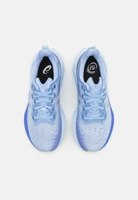 ASICS NOVABLAST 4 - Chaussures de running sur route - light sapphire/sapphire