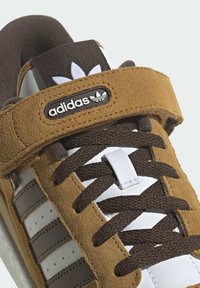 adidas Originals FORUM LOW - Sapatilhas - brown