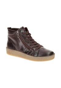 Bruine leren hoge sneakers met verhoogde rubberen zool, voorzien van veters, een zijrits en getextureerde accenten op de zool.
