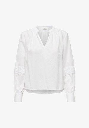 Hvit bluse med lange ermer, V-hals, rynket krage, blonder på ermene og mansjetter med knapper.