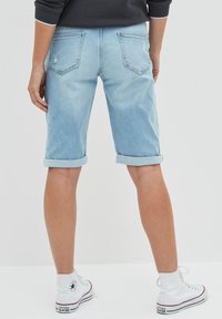 Next STRIPE KNEE - Denimové šortky - royal blue