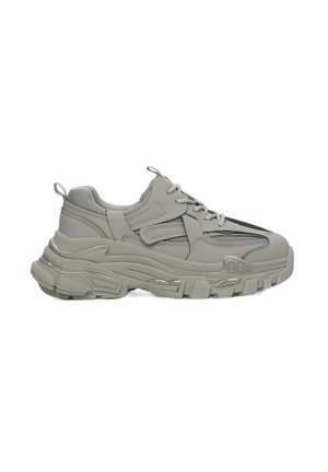 NA GRUBEJ PODESZWIE - Sneakers laag - grey