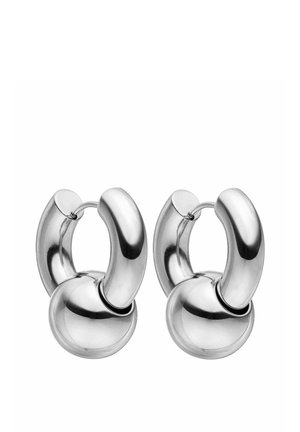 Zilveren metalen ringoorbellen met een ronde vorm, voorzien van een gladde, glanzende afwerking en een cirkelvormig, koepelachtig detail aan de onderkant.