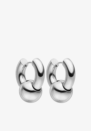 Silberne Metall-Hoop-Ohrringe mit runder Form, die eine glatte, glänzende Oberfläche und ein kreisförmiges, kuppelförmiges Detail an der Unterseite aufweisen.