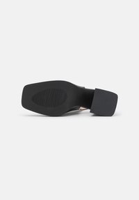 RAID Wide Fit Szpilki
