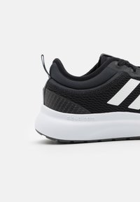 adidas Performance FLUIDUP - Sapatilha de treino - core black/footwear white/grey five