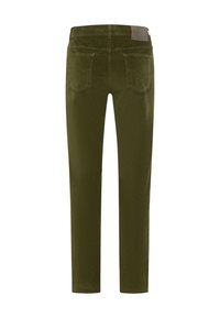 Kaki groene corduroy broek met een slanke pasvorm, voorzien van twee achterzakken en een subtiel label op de tailleband. Soepele textuur met een verticaal geribd patroon.