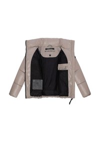 Giubbotto trapuntato di beige chiaro con una texture lucida, dotato di un interno nero, etichetta con logo e diversi taschini interni. Chiusura con zip sul davanti.