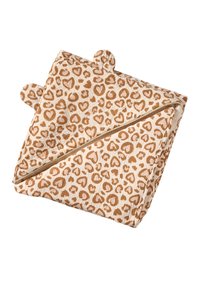 Kuscheldecke aus weichem Stoff mit beiger Basis, verziert mit einem braunen Herz- und Leopardenmuster sowie abgerundeten Ecken mit Ohren.