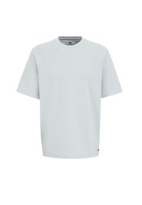 Ljusblå t-shirt med kort ärm. Mjuk, texturerad tyg med rund halsringning och lös passform. Minimalistisk design utan framträdande logotyper eller mönster.