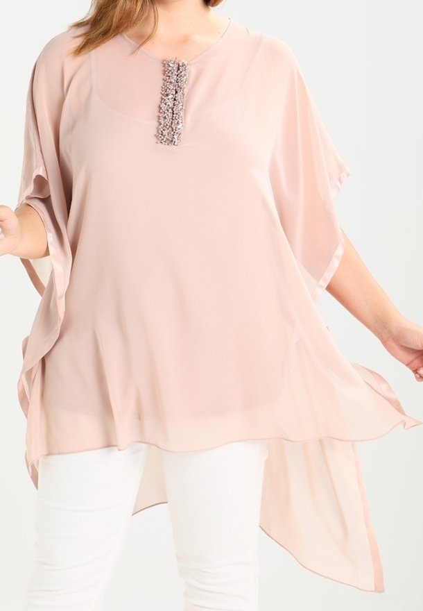 Ljusrosa blus av genomskinligt tyg med lös passform, med rundad halsringning och dekoration längs mitten fram.