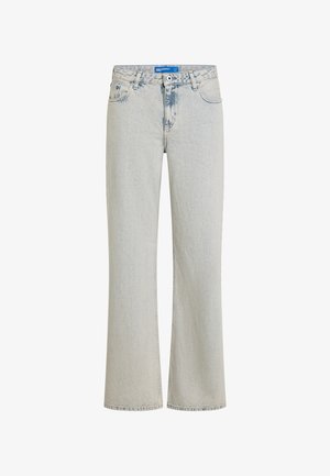 Jean bleu clair taille haute, coupe droite avec poches avant et fermeture par bouton, présentant un léger effet délavé près de la zone de la fermeture éclair.