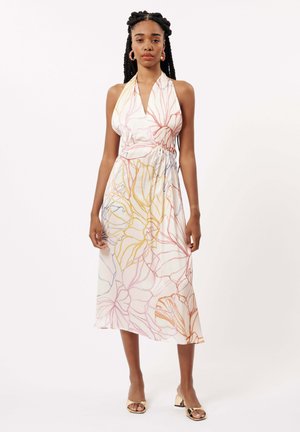 Robe halter florale en tissu léger et fluide. Présente des contours floraux roses, jaunes et bleus sur un fond blanc, avec une taille élastique.