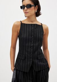 NA-KD Liemenė - black/white stripe