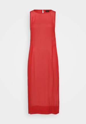 Vestido rojo sin mangas hecho de tela transparente, con corte recto, escote redondo y detalle de abertura en la parte posterior. Textura suave sin patrones.