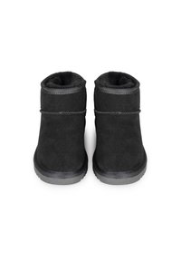 Botas negras hasta el tobillo hechas de suave ante con un acabado texturizado, que presentan una puntera redonda, detalles cosidos y una suela de goma.