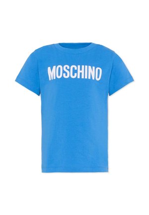 Niebieski bawełniany T-shirt z okrągłym dekoltem i krótkimi rękawami. Z przodu widnieje napis „MOSCHINO” w grubych, białych literach.