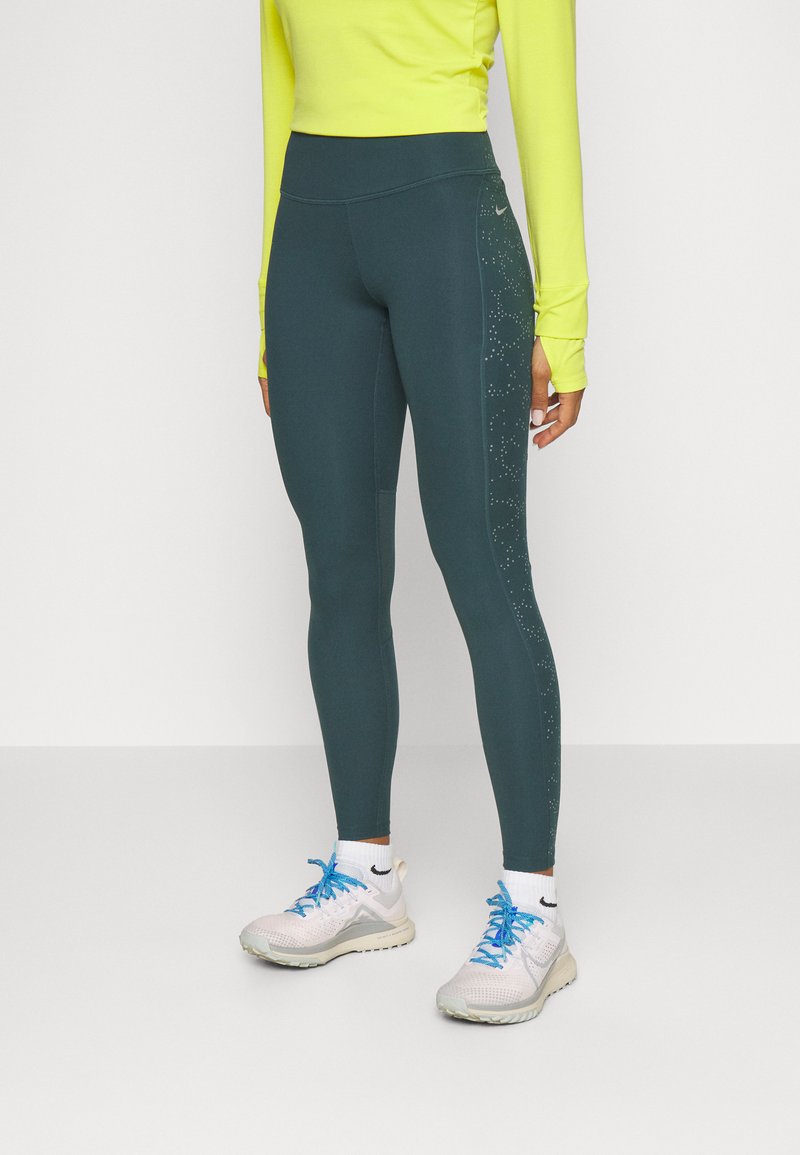 Nike Performance Tights deep jungle/reflective silv/dunkelgrün