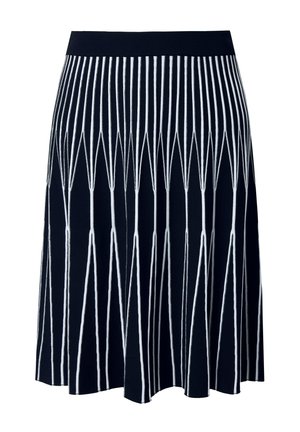 Strikket skørt med flared pasform i mørkeblå med hvide lodrette striber, der danner et geometrisk mønster. Elastisk talje, midilengde kant, blød tekstur.