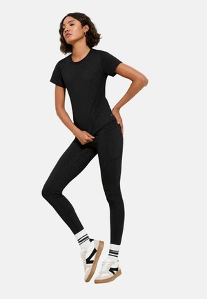 REGULAR FIT - STUDIO TRAINING - T-Shirt print - black