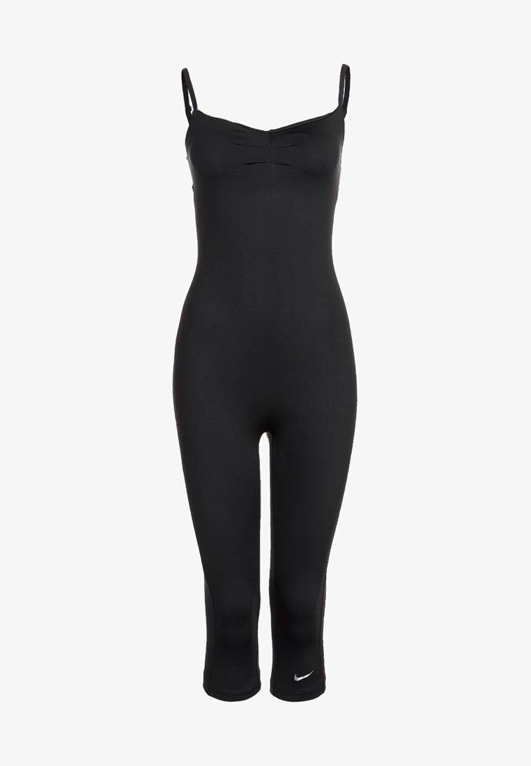 Combinaison de sport noire avec des bretelles fines, un corsage ajusté et des jambes raccourcies. Fabriqué en matériau lisse et extensible ; présente un petit détail de logo.