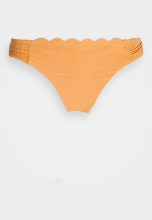 Ráncos szélű bikini alsó texturált narancssárga anyagból. Oldalain húzott rész található a megfelelő illeszkedés érdekében, és sima belső béleléssel rendelkezik.