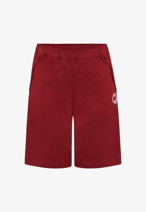 Shorts rouges longueur genou avec taille élastique, poches latérales et petit logo blanc circulaire représentant un mammouth sur la jambe droite.