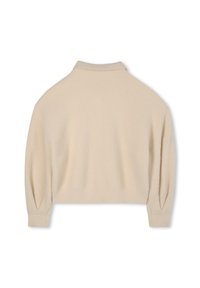 Suéter cortado beige con un acabado suave y texturizado, que presenta un cuello con solapa y mangas abullonadas. Sin hardware visible ni patrones.