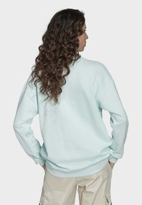adidas Originals CREW - Ikdienas džemperis - blue