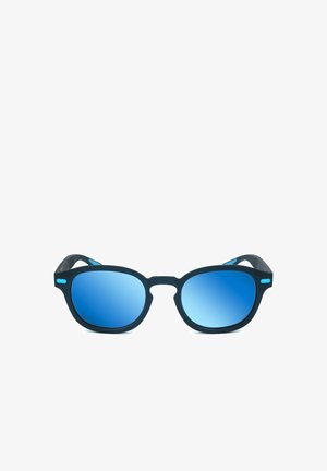 Occhiali da sole con montatura nera, lenti specchiate blu e piccoli dettagli turchesi sulle stanghette.