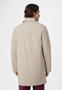 Fila APPAREL COMO REGULAR WATER REPELLENT CAR  - Abrigo corto - weathered teak