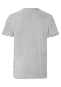 Camiseta gris de manga corta hecha de tejido suave y ligero. Presenta un escote redondo y un diseño liso sin patrones ni logotipos visibles.