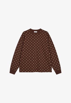 Hnědá košile s dlouhým rukávem s světlými žlutými puntíky, kulatým výstřihem a žebrovanými manžetami, položena na bílém pozadí.